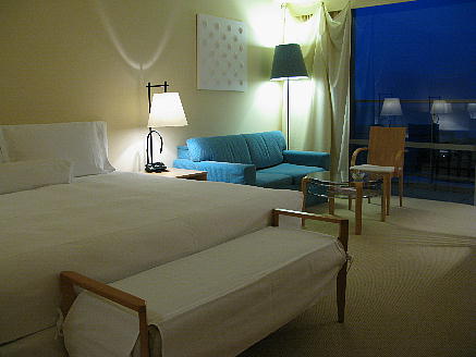 westin_awaji6_night_bedroom.JPG